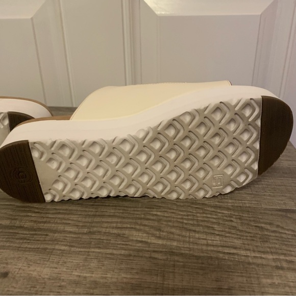 Ugg. Hanneli Platform Sandals. 9.5 White with pink stitching. Gently used. - Picture 11 of 14